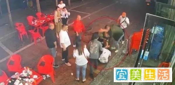 政事堂：唐山警方通报烧烤店打人事件，事发当时的情况如何