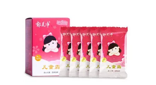 被曝儿童霜菌落数超标1200多倍，郁美净对此作何回应？