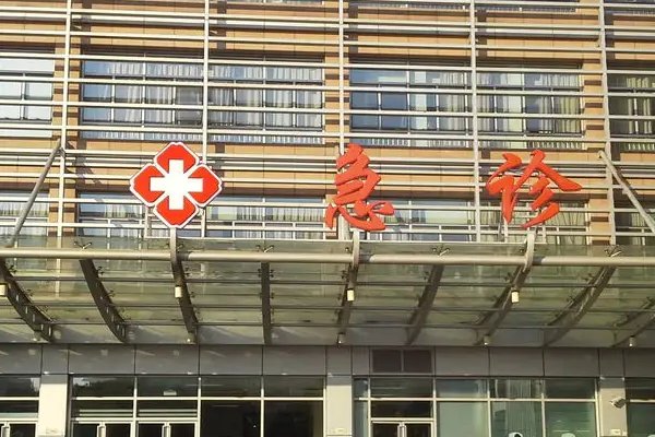 上海仁济医院急诊病患爆满,究竟是什么导致了医疗挤兑?