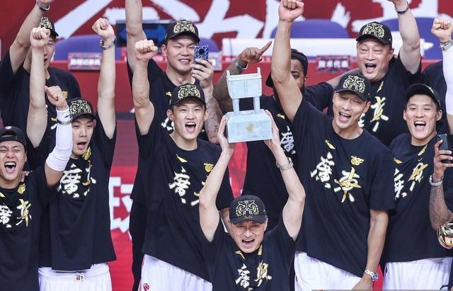 广东外援汤普森离队,六场比赛挣了多少钱?