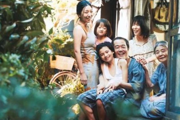 怎么解析小偷家族的剧情?