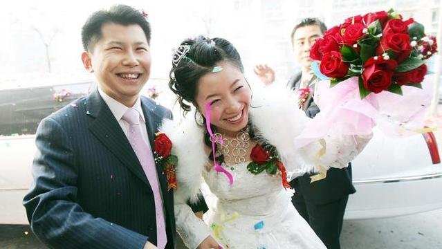 背叛郭德纲,婚内出轨的何云伟现在过得怎么样了?