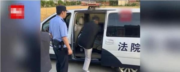 真不省心!江苏泰州子女凑钱替67岁父亲交私生子抚养费,网友直呼“老不正经”!如何从法律角度看待此事?