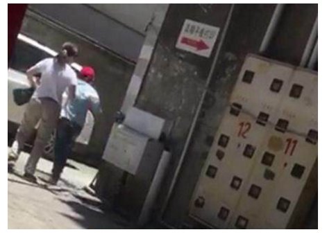 9秒揍儿子8拳是教育的缺失还是另有隐情?