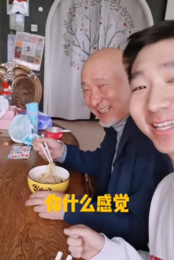 曝陈佩斯儿子全家感染,一家六口先后发烧,陈大愚带病照顾四孩子