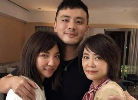 台湾制片人柴智屏29岁女儿宣布离婚,为何会轰动台湾娱乐圈?