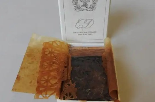 英国王结婚蛋糕将拍卖,已存放41年,是否有收藏的价值?