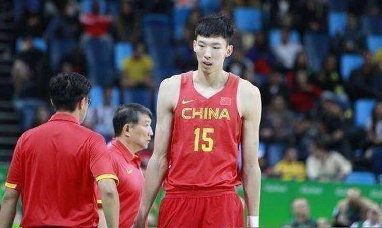 姚明亲自出马,指导周琦,上场后“琪迹爆发”,姚明到底说了什么?