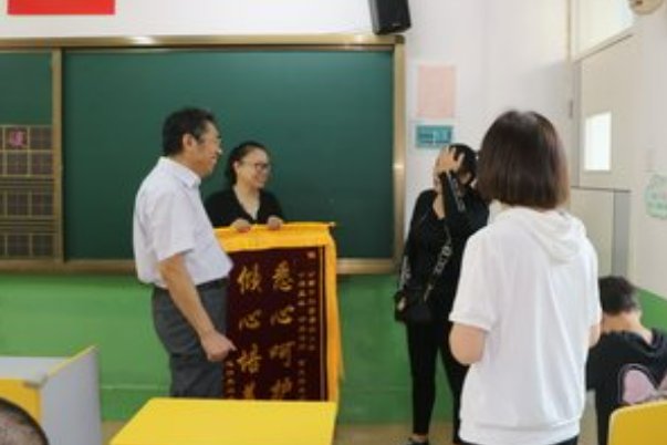 高情商夸老师的句子幽默