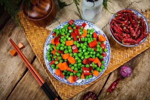 不荤不素什么意思