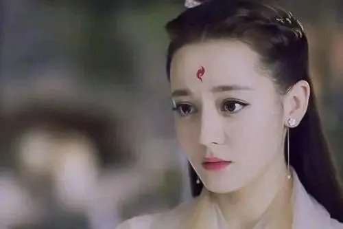 迪丽热巴新剧《与君初相识》九尾造型与三生三世相比,哪个造型更加惊艳呢?