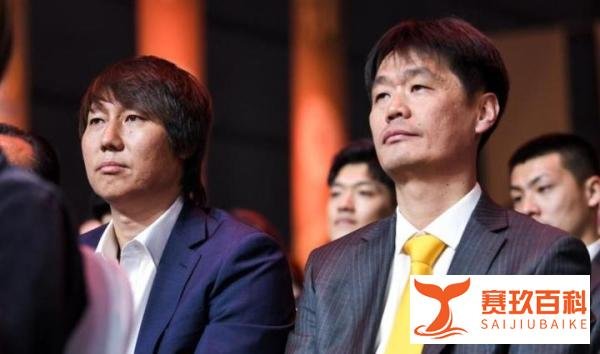 李铁在下1盘大棋！艾克森后遗症：2大归化连夜跑路，国足连越南也搞不过？