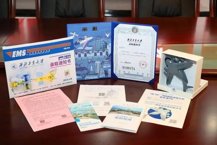 高校部分录取通知书的英文单词出错了!为何会出现这种失误?