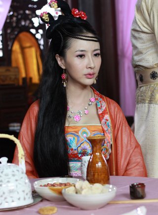 演员李羲儿出车祸,左眉骨骨折深缝54针,事故发生时的具体情况是怎样的?