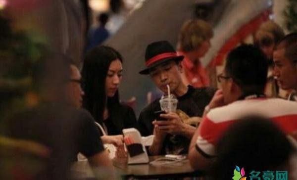 何晟铭的女友是谁 网传正牌女友是冯静恩真的吗