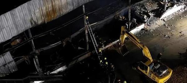 河南38死火灾最新:涉事公司2021年无人参保,遇难者家属悲痛发声