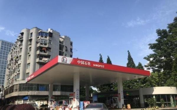 油价上调!加满一箱油多花12元 这是咋情况？