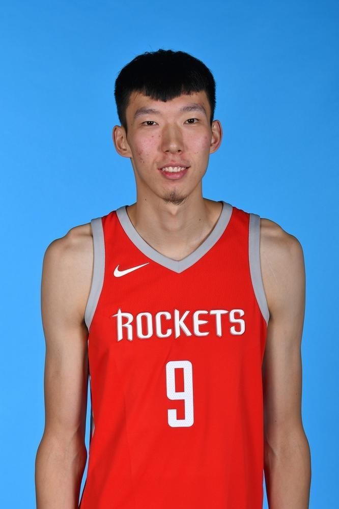 火箭队周琦晒和郭士强合影说了什么?