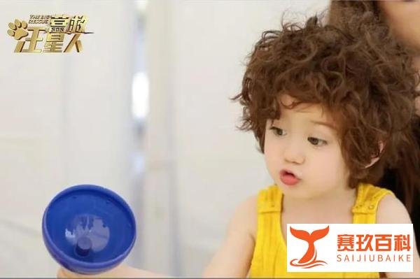 许子言赵小卷萌娃大战，一个混血娃一个东北娃，亲妈颜值差距大