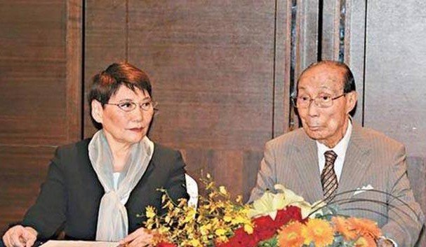 为什么方逸华没有生孩子？
