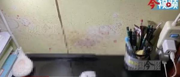 广西女租客发现天花板滴血,楼上住户死亡多时,网友:像恐怖电影