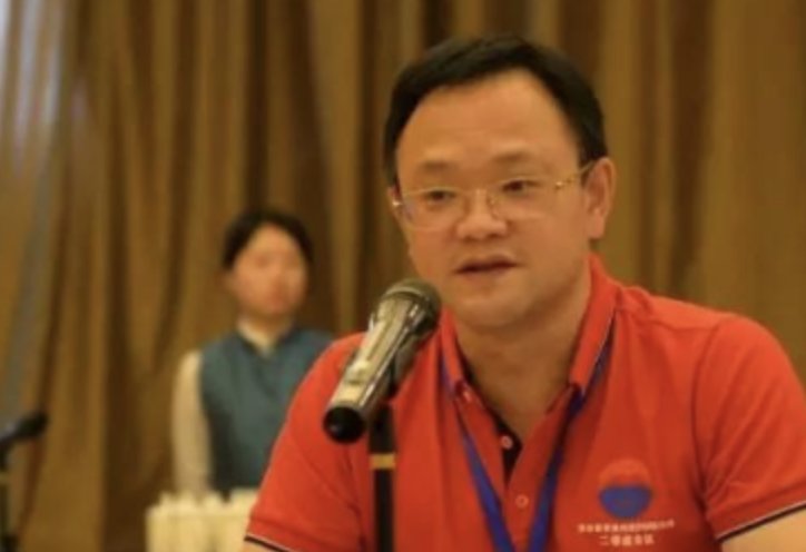 茅台销售公司总经理曾祥彬坠亡，其父随后离世，他究竟是因何坠亡的？