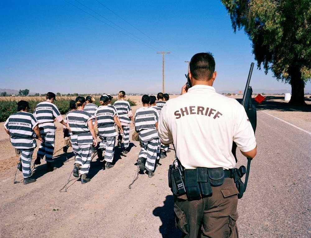 监狱在执行注射死刑前,为什么要给犯人手臂酒精消毒?