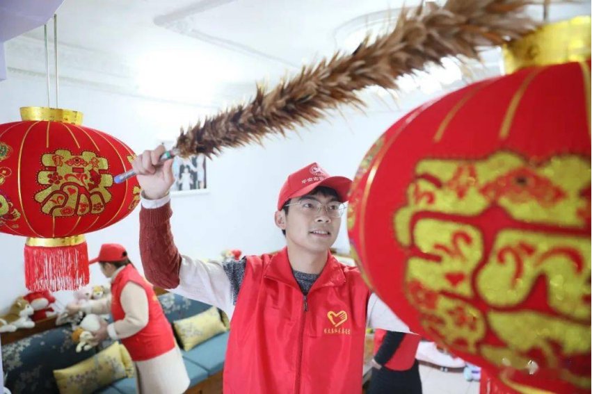 小年扫尘也叫扫陈,是指扫除