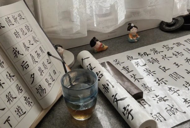 葱郁的近义词是什么