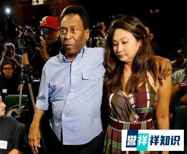 球王贝利临终放弃治疗，小32岁日本娇妻陪伴身旁，夫妻同框像爷孙