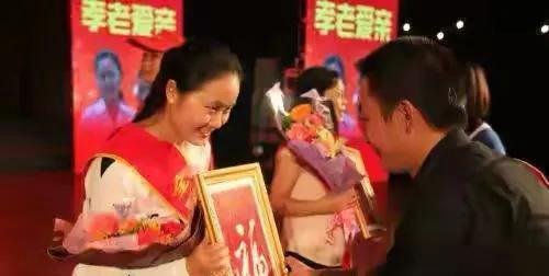 14年过去了,那个捐肾救父带父上学的14岁女孩,现在怎么样了?