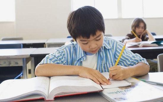 日本84岁女高中生毕业,如何看待她坚持学习的行为?