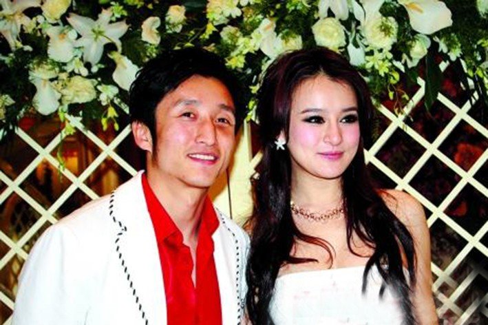 邹市明冉莹颖三胎再得子，三个儿子会有很大的压力吗？