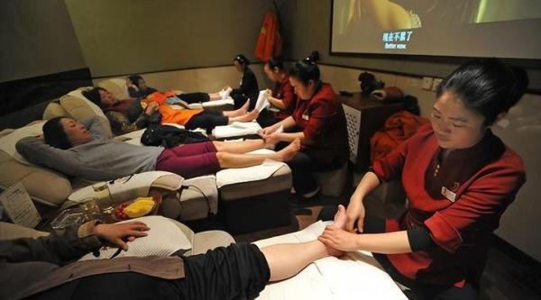 一男一女,相隔5个小时先后坠楼,网友得知两人的关系后不淡定了