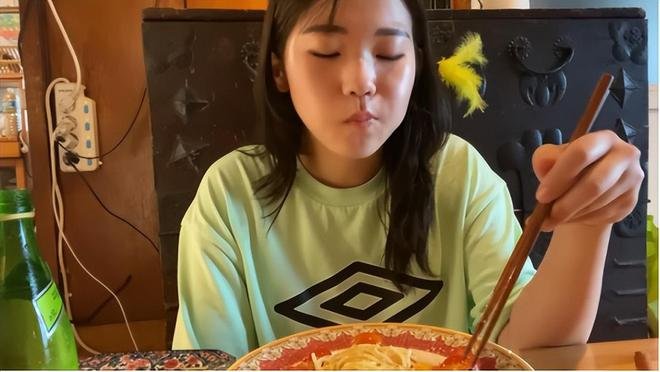 21岁美女主播传来死讯死因不明，死前有无异常情况？