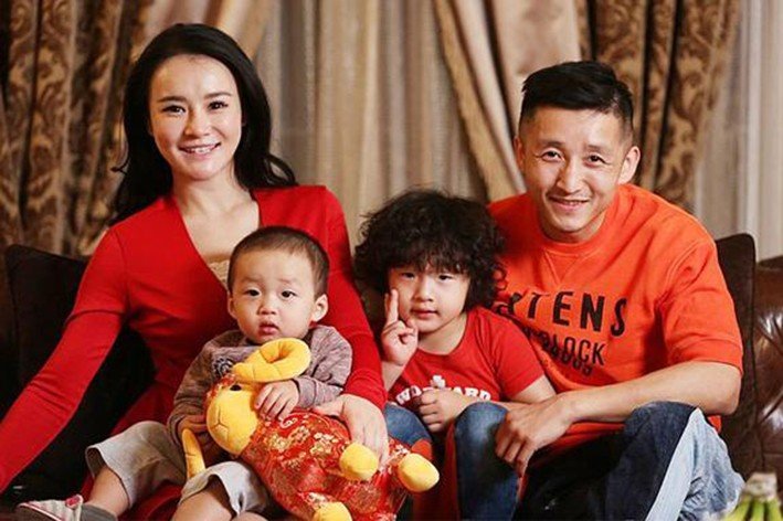 邹市明冉莹颖三胎再得子,三个儿子会有很大的压力吗?