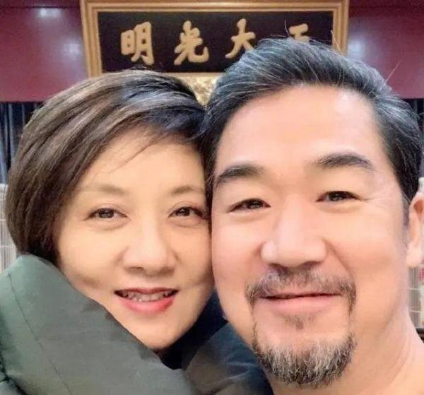 张国立的4个孩子：儿子是一生的耻辱，女儿火遍中国成最大骄傲
