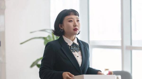 《没有工作的一年》:何雨比林有有段位还高?男友被抢,职场不顺