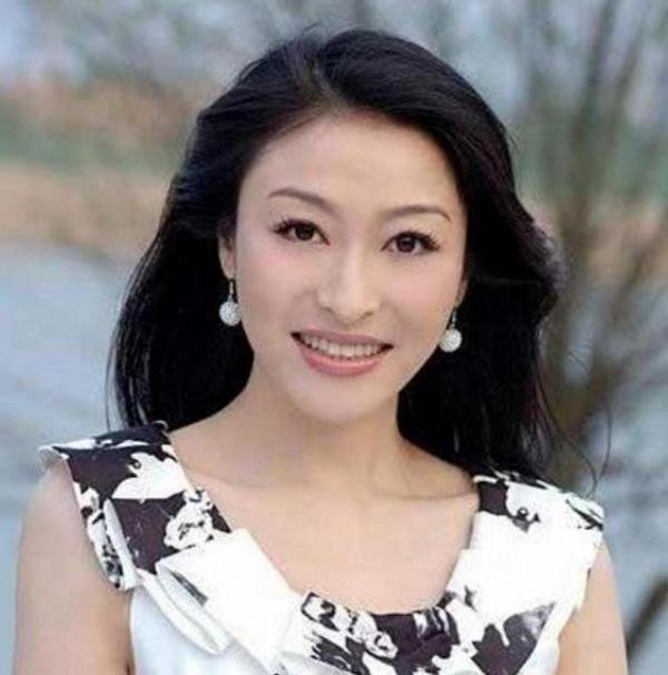 “大嘴”舒高:和李湘争一姐,婚变后再难翻红,二婚大16岁艺术家
