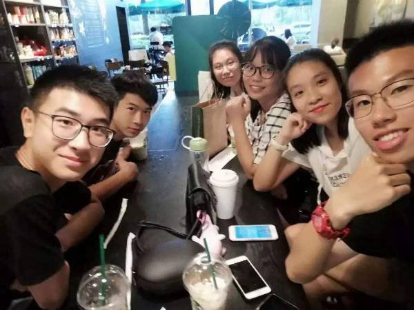 高考填报志愿父子因复读问题大打出手,你认为应该复读吗?