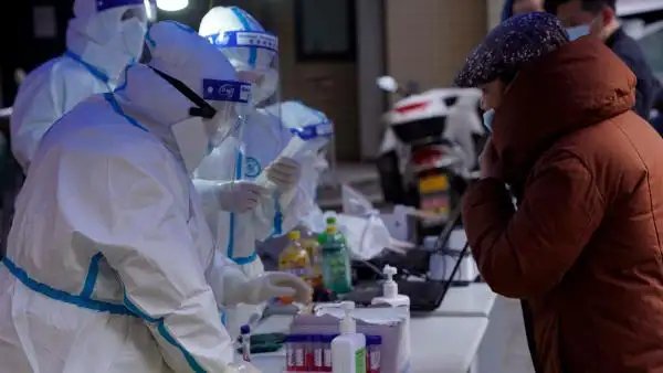 西安一家4口未按要求参与核酸检测并隐瞒发烧症状,最终得到了什么处罚?