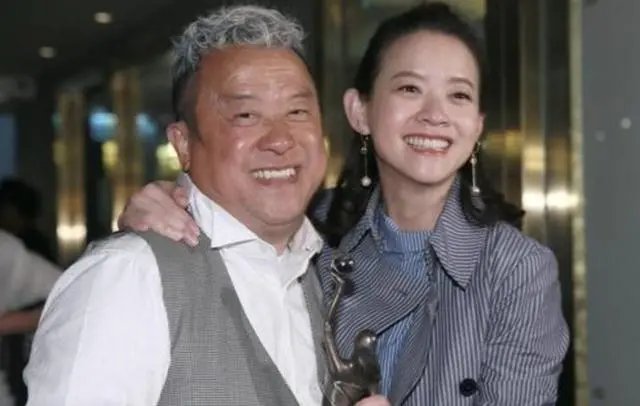 曾宝仪透露已2年多没见曾志伟，为何明星家庭聚少离多？