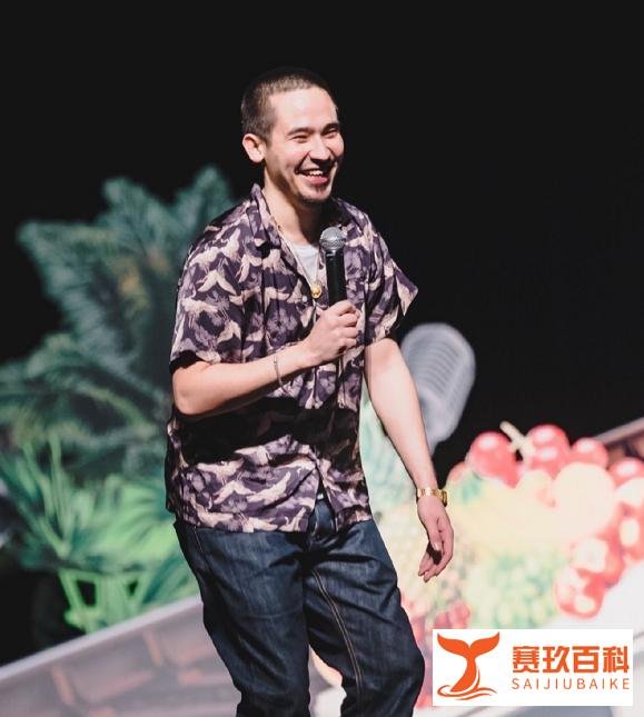 脱口秀冠军卡姆吸毒被抓，火了一年就凉透，笑果宣布无限期停工