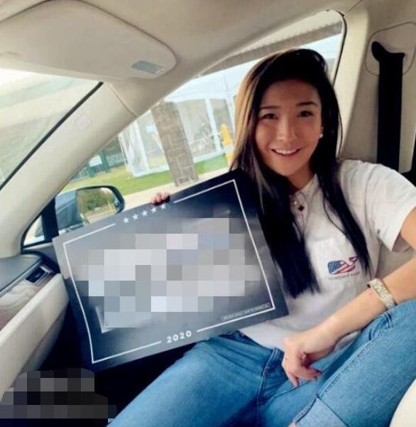 叶玉卿21岁女儿近照，与母亲犹如两姐妹，完美继承优良基因