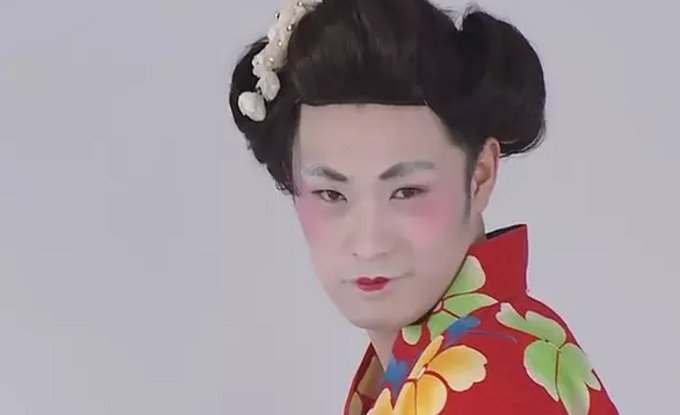 爱情公寓第几部第几集是曾小贤反串穿着日本和服拿着两卷手纸跳舞来着？