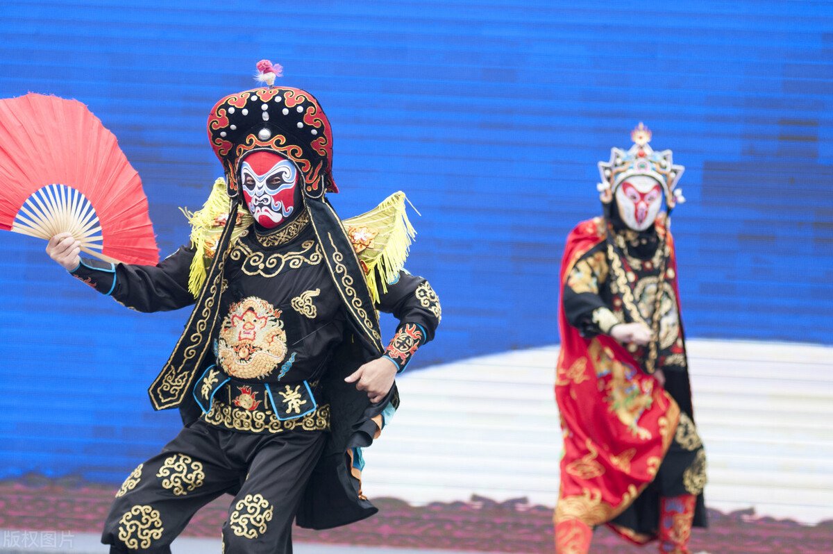 腰上有什么关键的机关,才能成功表演出川剧里的变脸?