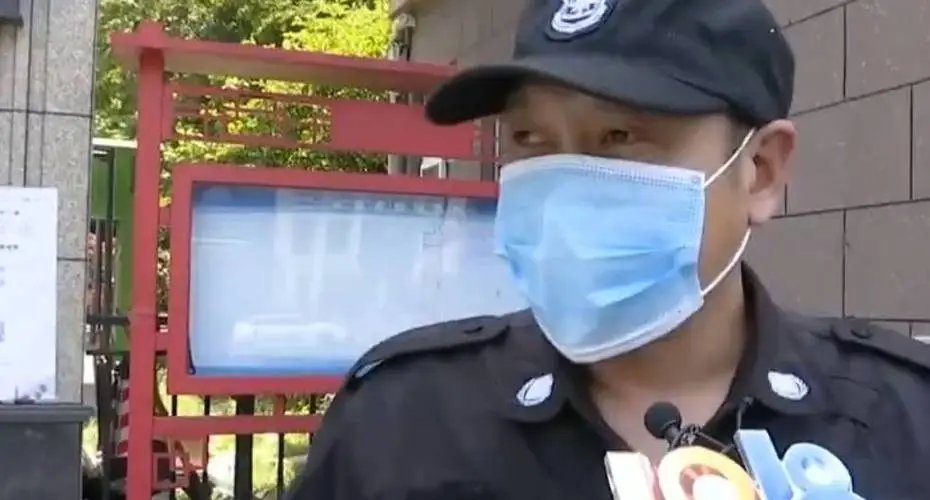 厦门一男子欲向小学捐百万元被保安阻拦,该男子为何会这样做?