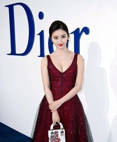 娱乐圈“纪检委”王思聪从不黑的4位女明星，舍不得还是惹不得？