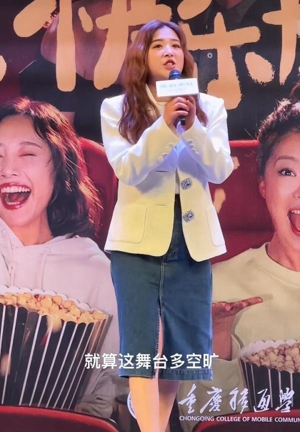 33岁张含韵爆肥认不出！脸部浮肿且双腿似大象腿，引发怀孕猜测