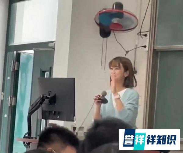 高校女老师神仙颜值,上课座无虚席,当天应到30人实到300人!